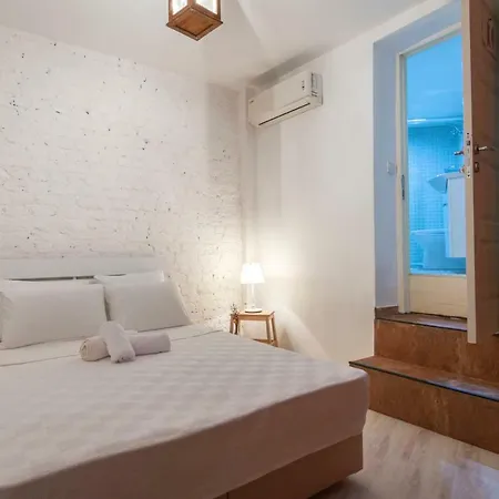 Hotel Guzi & Suites 2*