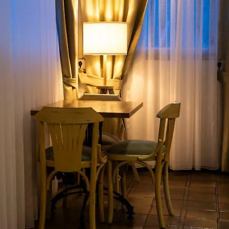 酒店 Guzi & Suites 2*